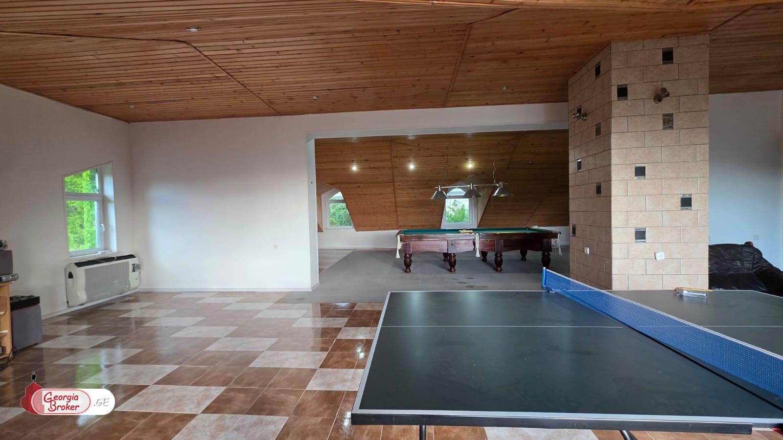 nearly repaired 7-room house for rent